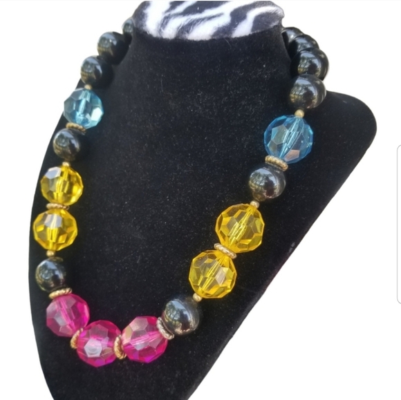 VINTAGE CHUNKY FACETED ACRYLIC BEAD STATEMENT NECKLACE - Picture 2 of 4